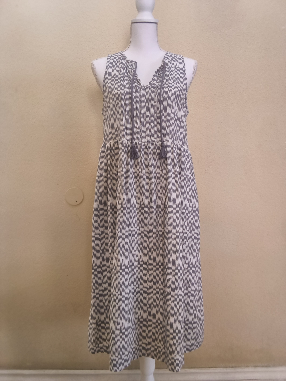 Universal Thread Gray & White Sleeveless Midi Dress with Tassel Tie
